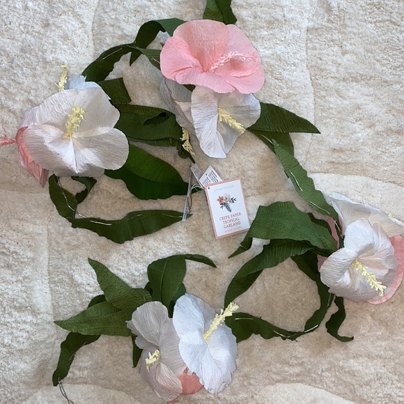Pottery Barn Kids Tropical Flower Garland - Picture 5 of 7